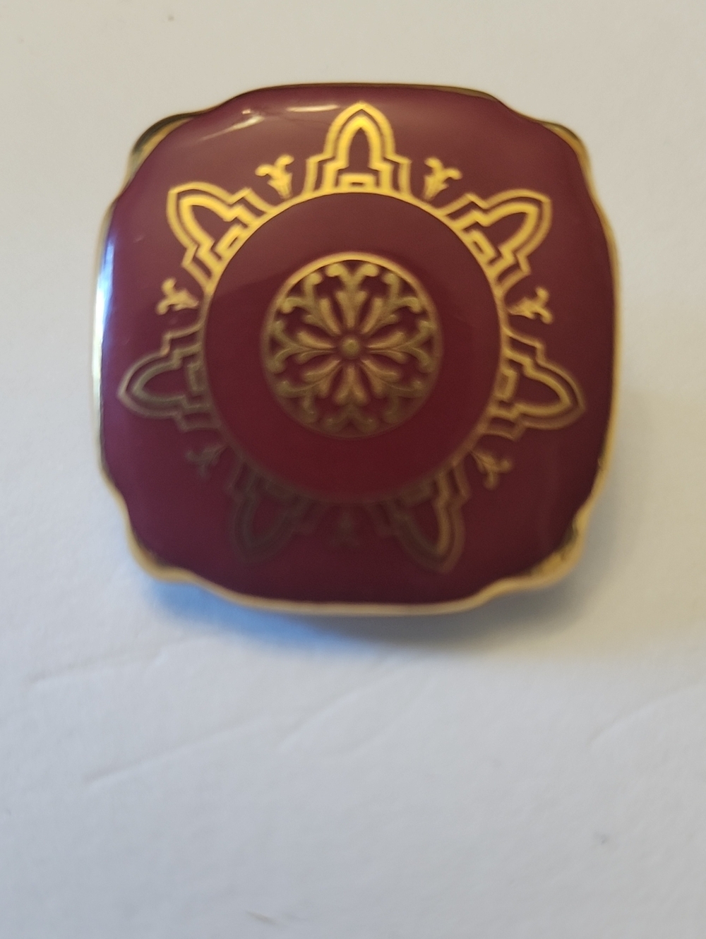 Royal Albert 100 Years Holyrood Brooch